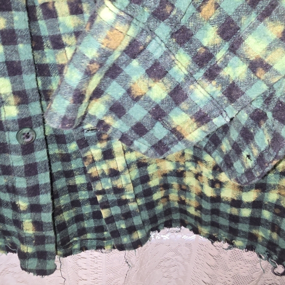 A Rare Bird Flannel Longsleeve Holiday Santa Womens Shirt L/XL Acid Washed - Picture 4 of 10